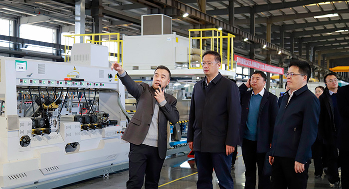 Zhu Zhenyu from the Patent Examination Cooperation（Henan）Center of the Patent Office, CNIPA, Visits LandGlass